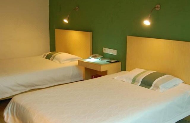 Days Inn by Wyndham Yueyang Train Station