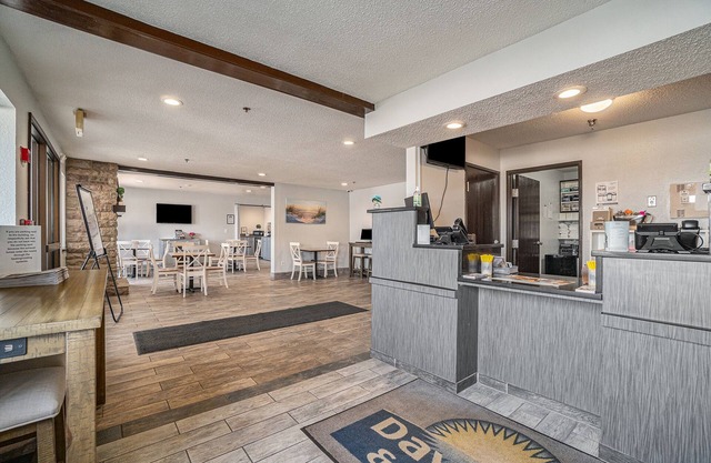 Days Inn & Suites by Wyndham Traverse City