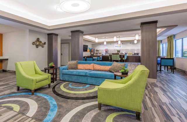 Days Inn & Suites by Wyndham Katy