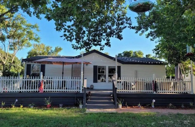 DE-stress in this quiet, serene cottage. Mountains, Horses, Verde River, Peace.