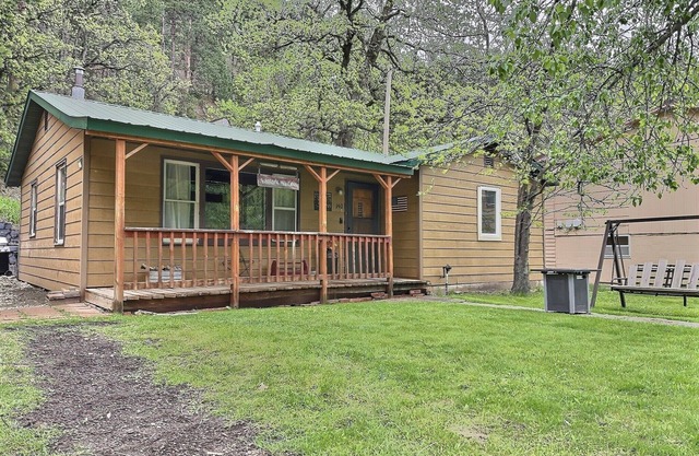 Deadwood Home Next to Creek and Mickelson Trail