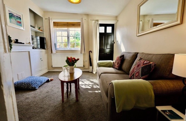 Deben Cottage – Dog-Friendly Stay in the Heart of Woodbridge