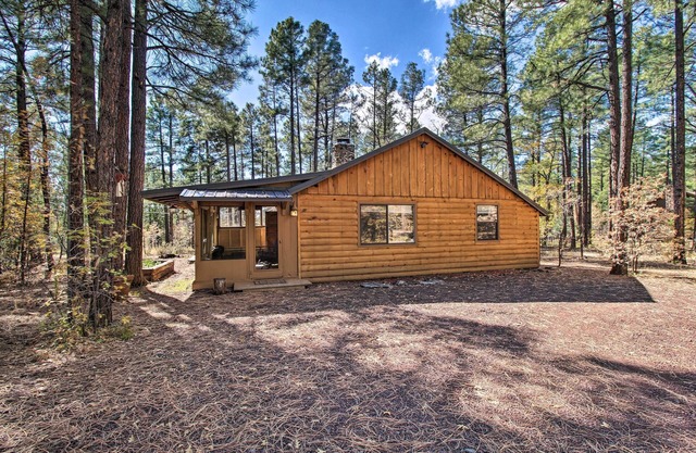 Deck & Grill: Pet-friendly Lakeside Cabin