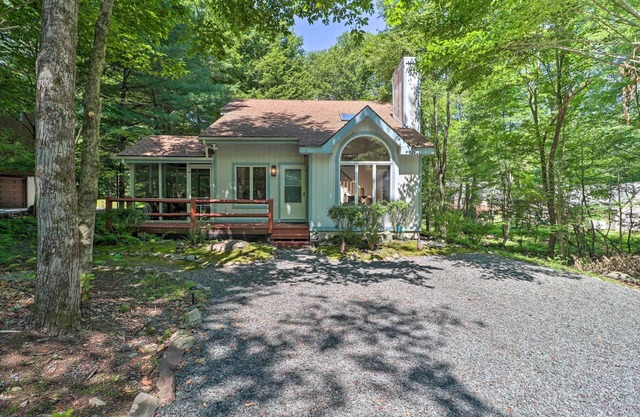 Deck & Resort Amenities: Pocono Lake Home