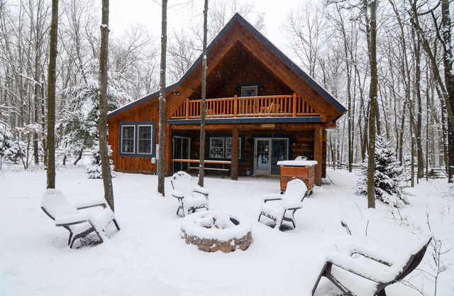 Deep Creek Hideaway w/Indoor Hot Tub