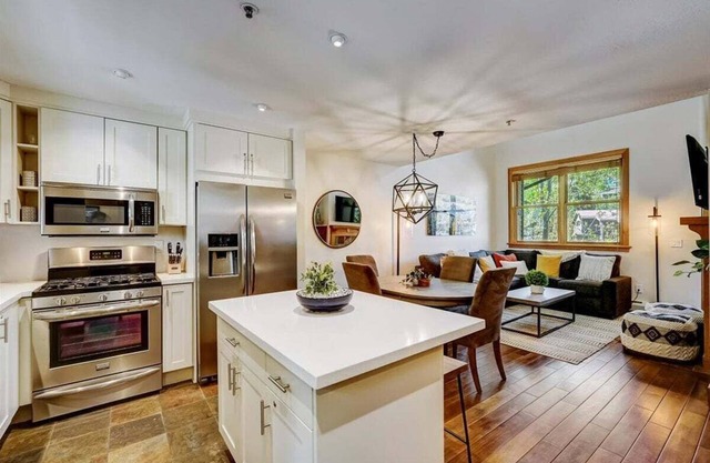 Deer Valley- 2 Bed- Greyhawk- Sleeps 8