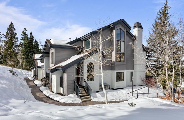 Deer Valley Luxury Ski Out Chalet. New floors, fresh paint inside & out, etc.