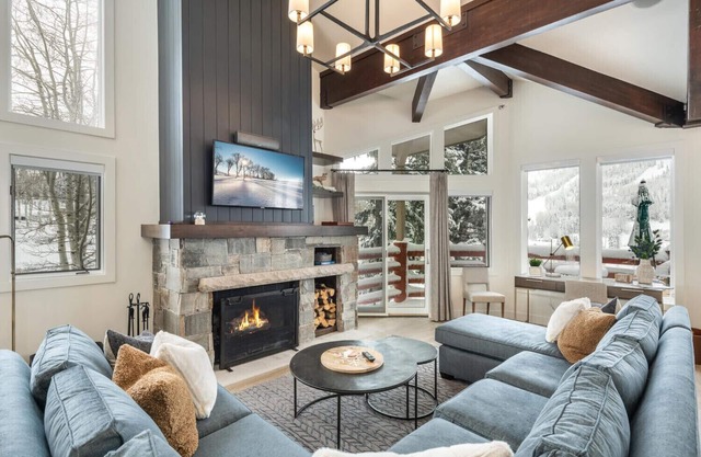 DEER VALLEY - WALK to SILVER LAKE Lifts & Dining - PRIVATE HOT TUB W/VIEWS