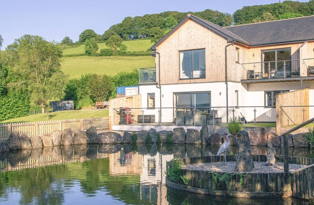 DEFOE’S VIEW, family friendly, luxury holiday cottage in Honiton