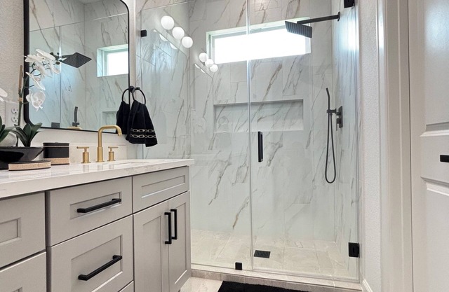 Dej’s Modern Retreat…Downtown Houston Texas