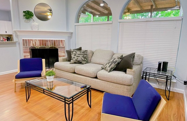 Delight 4br2ba in Arlington. Family Friendly. Perfect for Corporate & Insurance