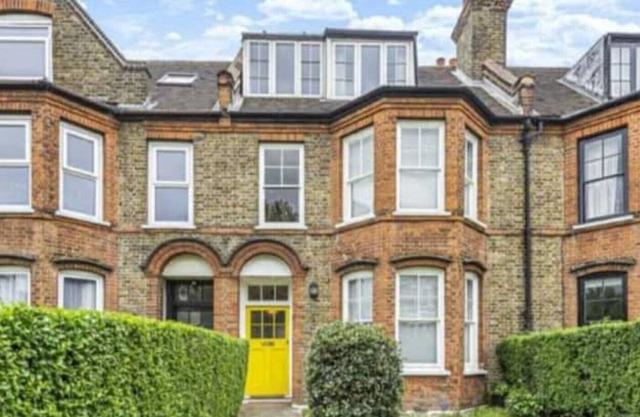 Delightful 4-bed family home near Peckham Rye