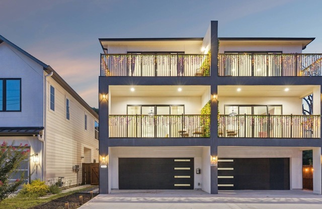 Delightful 4-bedroom townhome with AC in Downtown Dallas