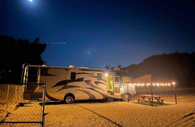 Delightful 4 guest RV enjoy nature in Apple Valley