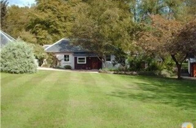 Delightful detached sandstone cottage STB 4*