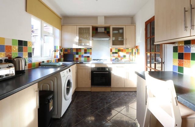 Delightful Ipswich 4-bed Catering Parking WiFi Garden