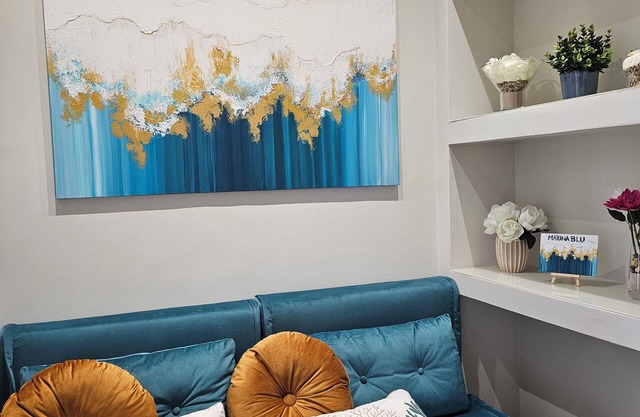 Delightful one-bedroom apartment by the sea