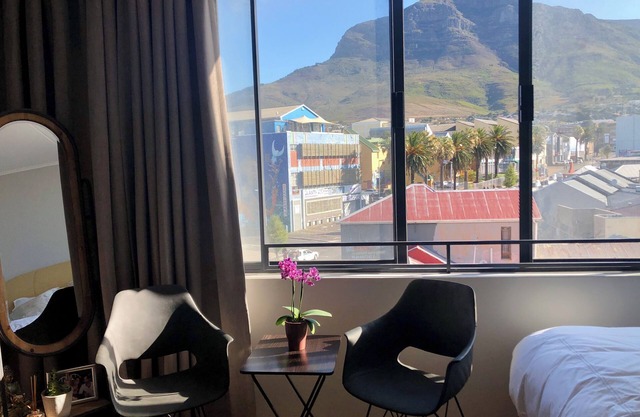 Delightful studio in Woodstock, Cape Town perfect for Couples and Digital Nomads