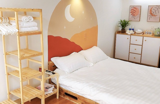 Delightful Studio with Huge Window in Old Quarter - 5 mins walk to Night Market
