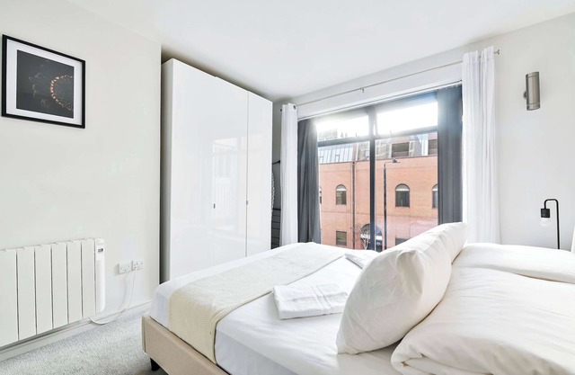 Delightful Tower Bridge Apartment Sleeps 6