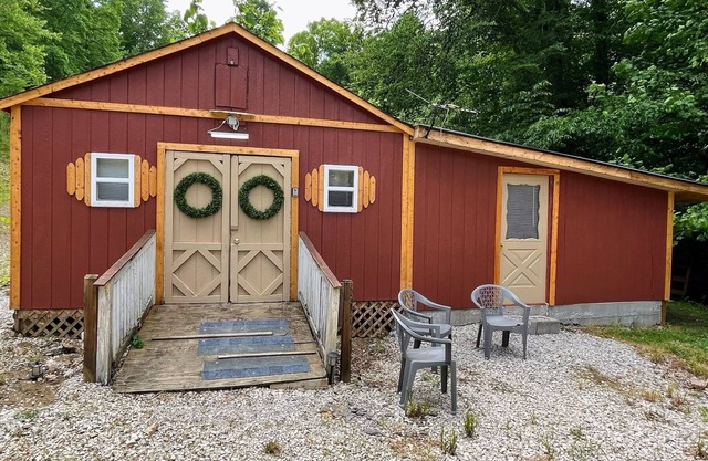 Delightfully secluded 1 bed and a loft for extra space. TV and DVD player.