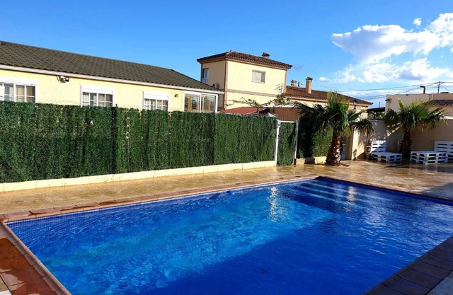 DELTA HOUSE 13 PEOPLE I POOL