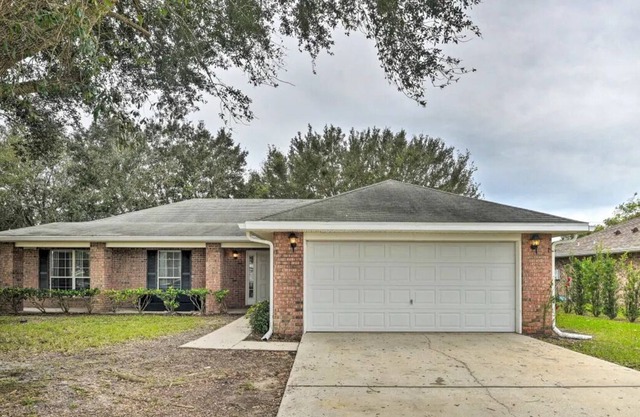 Deltona Retreat~23 Mi to Daytona