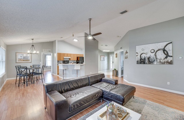 Deltona Retreat w/Yard + Grill: Pets Welcome!