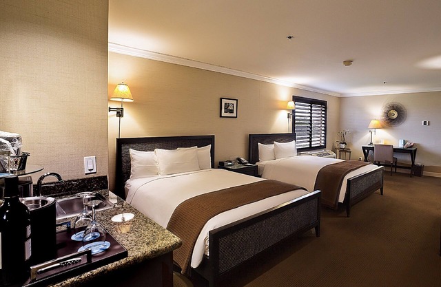 Deluxe 2 Queens at Cupertino Hotel, Onsite Pool, Free Breakfast and Parking