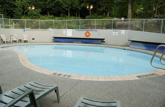 Deluxe Condo, True Ski-In, Ski-Out Access. Hot Tub, Pool and Fitness Room