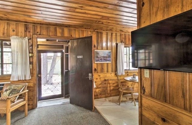 Deluxe Hot tub cabin #3