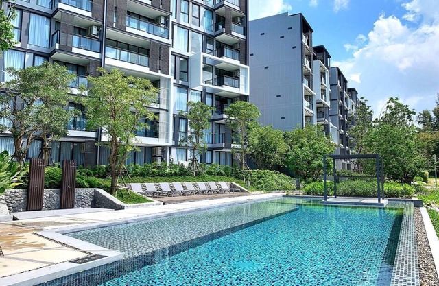 Deluxe lagoon view apartment at Cassia Residence