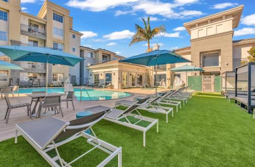 Deluxe Living in Marina Del Rey - Pool, Hot Tub, Gym