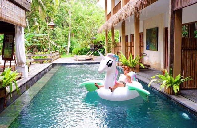Deluxe Pool View #01