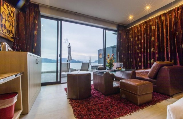 Deluxe Suite with Jacuzzi in Patong (B)