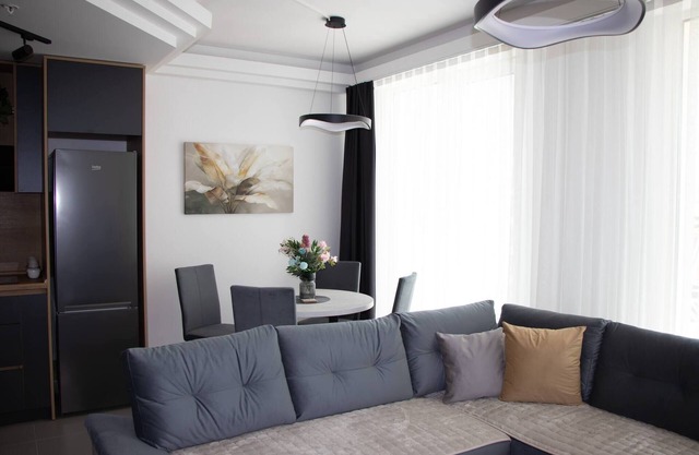 Deluxe Two bedroom condo & pool on 5th floor