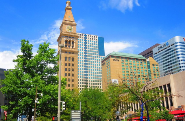 DENVER STUDIO PRIVATE BALCONY, CITY VIEWS, GYM, NEAR ATTRACTIONS, SPORTS VENUES