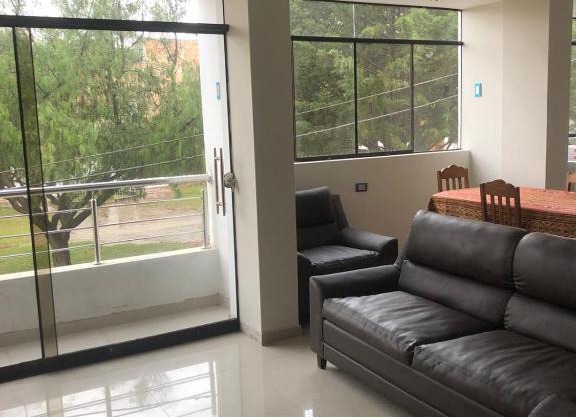 Departamento amoblado frente a parque