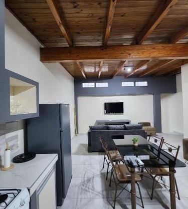 Departamento centro Maipú Mza, sobre ruta del vino, equipado para 4 personas