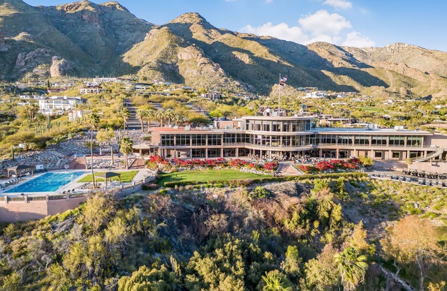 Desert Manor- An Exclusive 4BR Retreat House