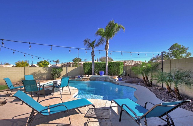 Desert Oasis - Heated Pool, Putting Green, Lots of Parking