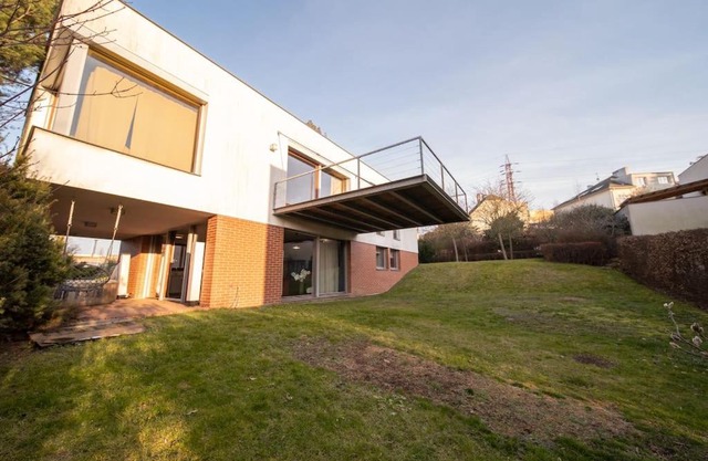 Design Architect Villa with 2 Apartments