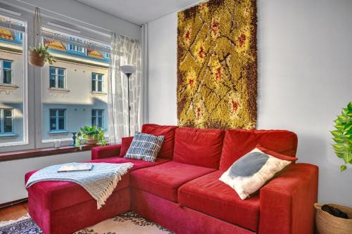Design District w Free Parking Garage, Balcony, Netflix, 200m tram&bus