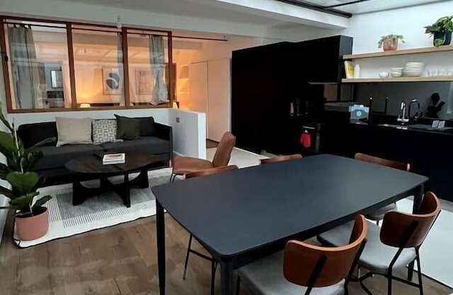Design Led 1 bed in cosmopolitan Queens Park