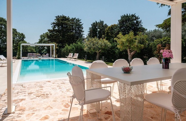 Design Trulli Sampaolo with a private heated pool and large garden, Pet Friendly