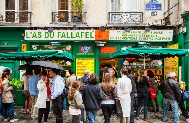 DESIGNED WITH TIMELESS ELEGANCE TUCKED AWAY IN THE VIBRANT LE MARAIS