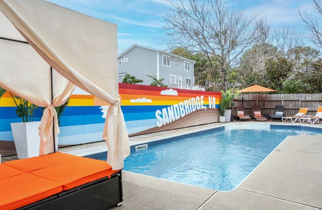 Designer 7BR w/Pool and Hot Tub. Sleeps 20, Pets Welcome!