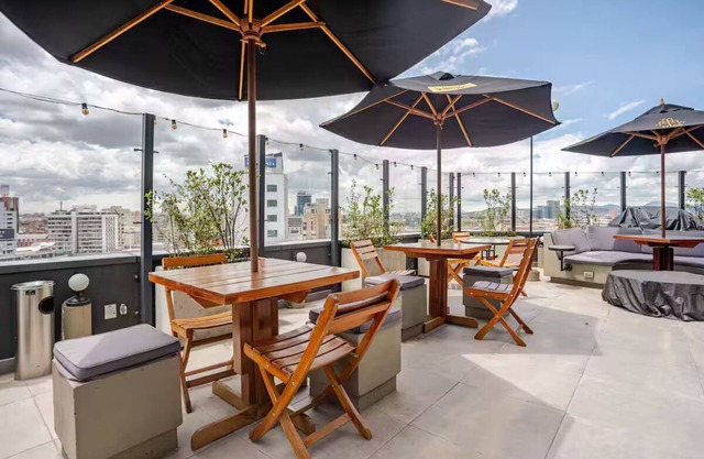 -Designer Studio- CITY Views, Rooftop, GYM & POOL