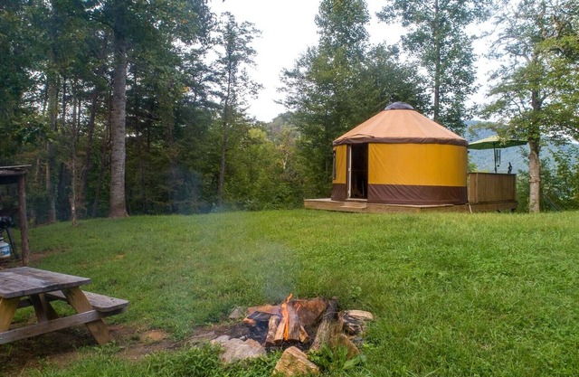 Destination Outdoors - Summerset Ridge - A unique yurt perfect for glamping!