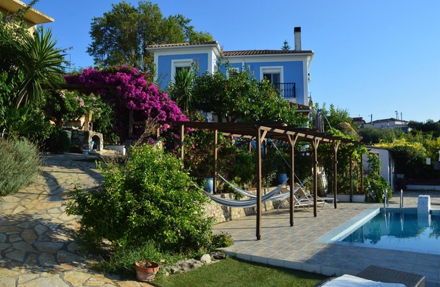 Det'd. Villa, 5 mins to beach, Sea Views, Private Pool, 3 Bedrooms (2 ensuite).